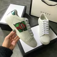 baskets paire de chaussures gucci femmes cowhide lips